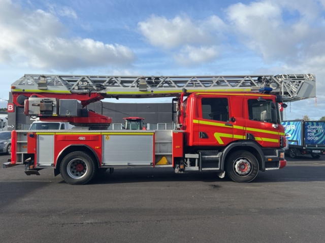 1051225-6 Step car Scania P114GB4X2NB340 -2002 177578.7 km Repair object