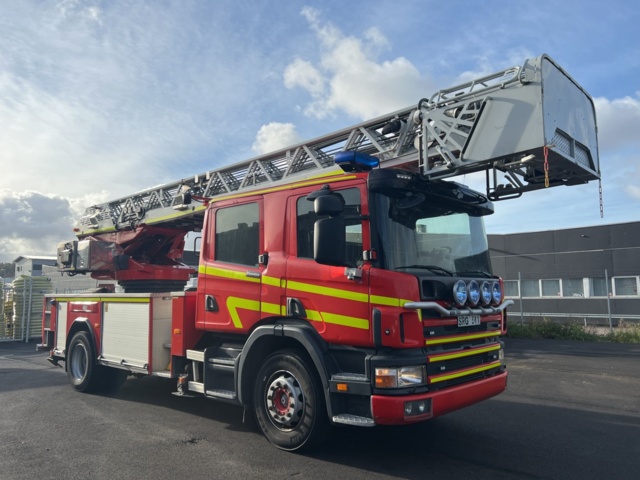 1051225-7 Step car Scania P114GB4X2NB340 -2002 177578.7 km Repair object