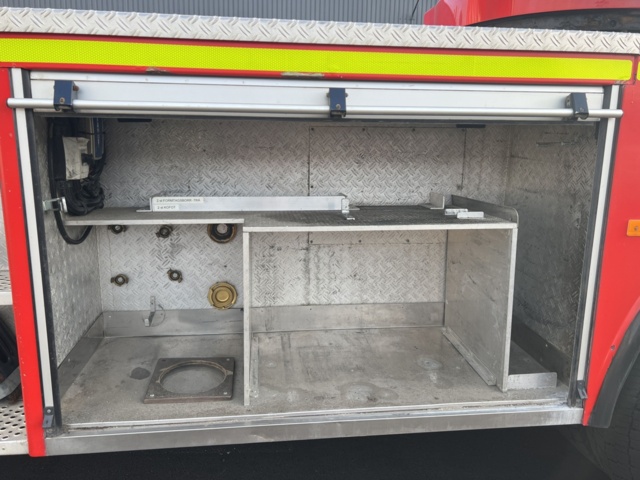 1051225-11 Step car Scania P114GB4X2NB340 -2002 177578.7 km Repair object