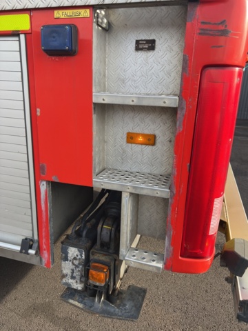 1051225-13 Step car Scania P114GB4X2NB340 -2002 177578.7 km Repair object