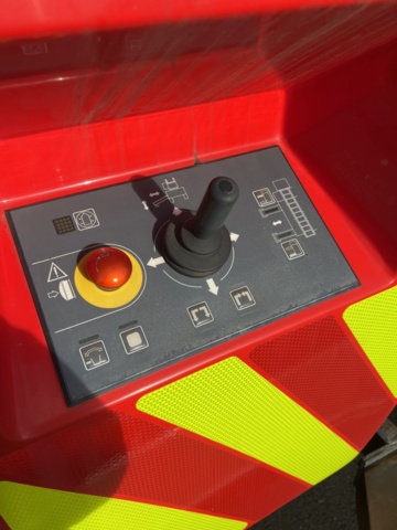 1051225-14 Step car Scania P114GB4X2NB340 -2002 177578.7 km Repair object