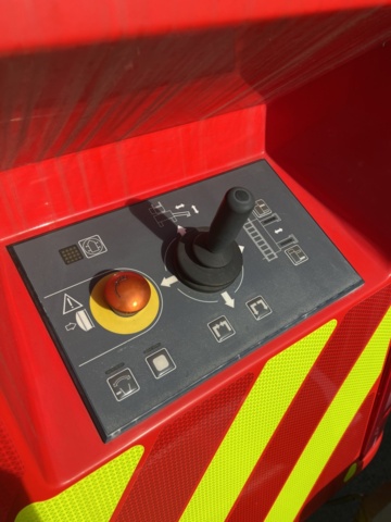 1051225-15 Step car Scania P114GB4X2NB340 -2002 177578.7 km Repair object