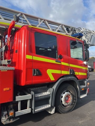 1051225-22 Step car Scania P114GB4X2NB340 -2002 177578.7 km Repair object