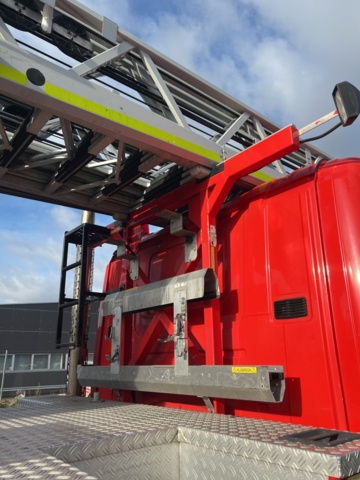 1051225-23 Step car Scania P114GB4X2NB340 -2002 177578.7 km Repair object