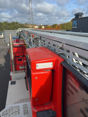 1051225-26 Step car Scania P114GB4X2NB340 -2002 177578.7 km Repair object