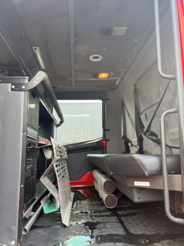 1051225-28 Step car Scania P114GB4X2NB340 -2002 177578.7 km Repair object