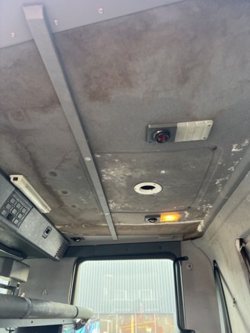 1051225-30 Step car Scania P114GB4X2NB340 -2002 177578.7 km Repair object