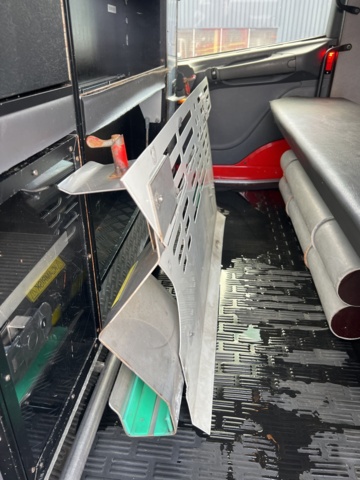 1051225-32 Step car Scania P114GB4X2NB340 -2002 177578.7 km Repair object