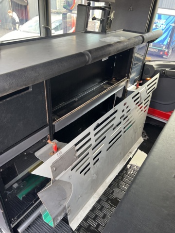 1051225-33 Step car Scania P114GB4X2NB340 -2002 177578.7 km Repair object