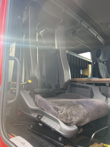 1051225-34 Step car Scania P114GB4X2NB340 -2002 177578.7 km Repair object