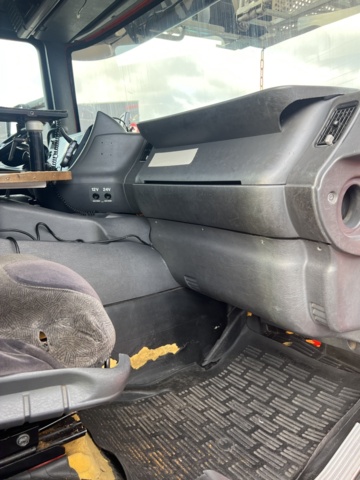 1051225-35 Step car Scania P114GB4X2NB340 -2002 177578.7 km Repair object