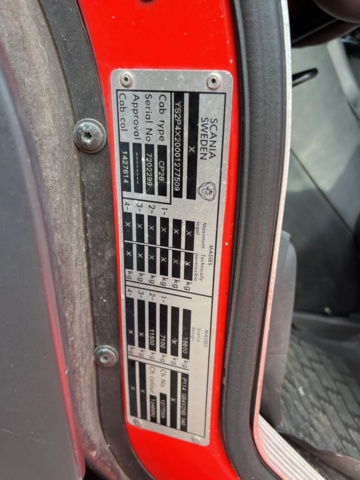 1051225-37 Step car Scania P114GB4X2NB340 -2002 177578.7 km Repair object