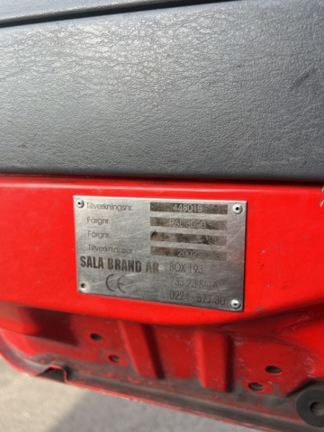 1051225-40 Step car Scania P114GB4X2NB340 -2002 177578.7 km Repair object