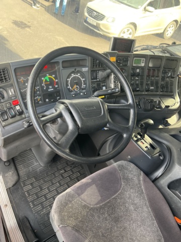 1051225-41 Step car Scania P114GB4X2NB340 -2002 177578.7 km Repair object