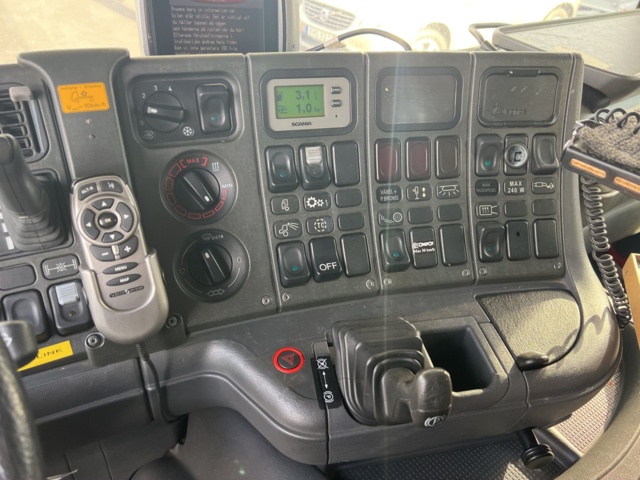 1051225-42 Step car Scania P114GB4X2NB340 -2002 177578.7 km Repair object