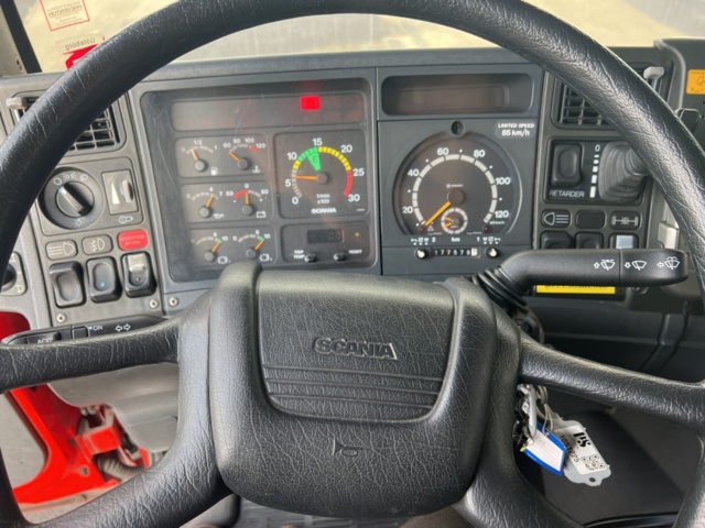 1051225-43 Step car Scania P114GB4X2NB340 -2002 177578.7 km Repair object