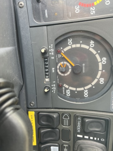 1051225-47 Step car Scania P114GB4X2NB340 -2002 177578.7 km Repair object