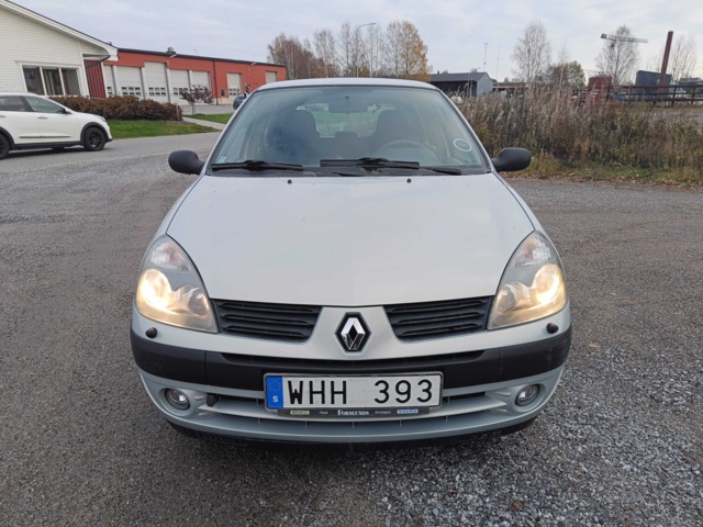 1000000-2 Renault Clio 5-door Hatchback 1.2 - 2005