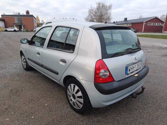 1000000-7 Renault Clio 5-door Hatchback 1.2 - 2005