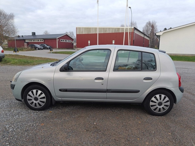 1000000-8 Renault Clio 5-door Hatchback 1.2 - 2005