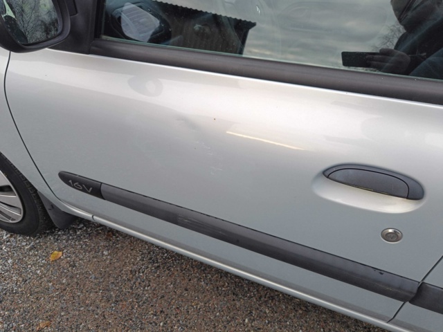 1000000-11 Renault Clio 5-door Hatchback 1.2 - 2005