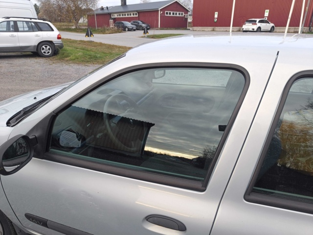 1000000-12 Renault Clio 5-door Hatchback 1.2 - 2005