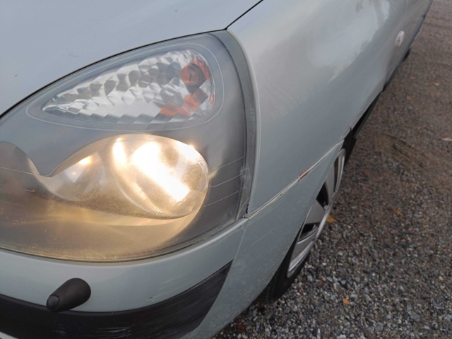 1000000-16 Renault Clio 5-door Hatchback 1.2 - 2005