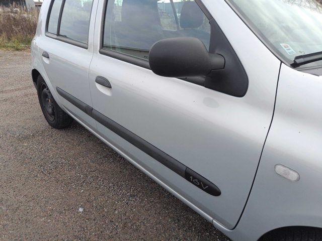 1000000-20 Renault Clio 5-door Hatchback 1.2 - 2005