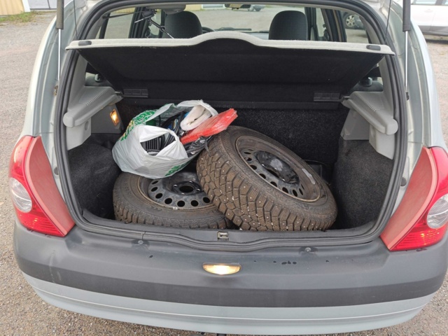 1000000-37 Renault Clio 5-door Hatchback 1.2 - 2005