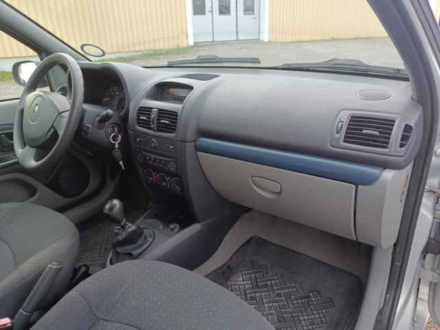 1000000-46 Renault Clio 5-door Hatchback 1.2 - 2005