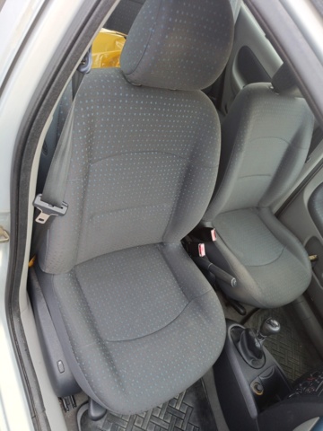 1000000-47 Renault Clio 5-door Hatchback 1.2 - 2005