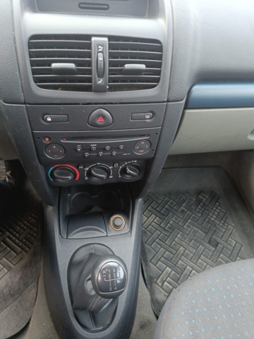 1000000-50 Renault Clio 5-door Hatchback 1.2 - 2005