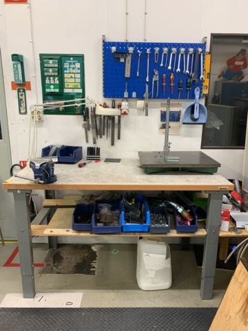 1035886-1 Workbench with flat table & tool board