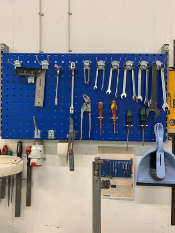 1035886-6 Workbench with flat table & tool board