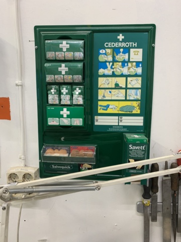 1035886-7 Workbench with flat table & tool board