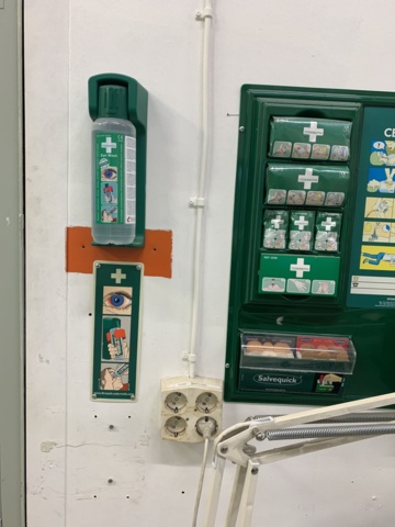 1035886-8 Workbench with flat table & tool board