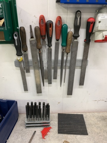 1035886-9 Workbench with flat table & tool board