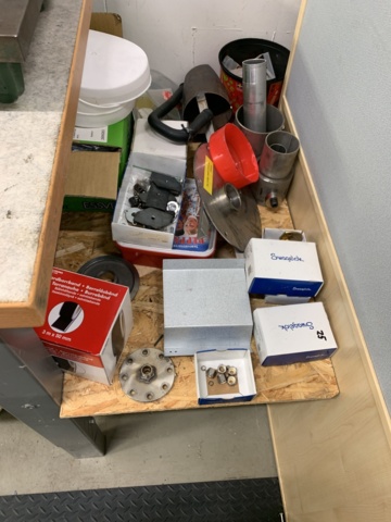 1035886-13 Workbench with flat table & tool board