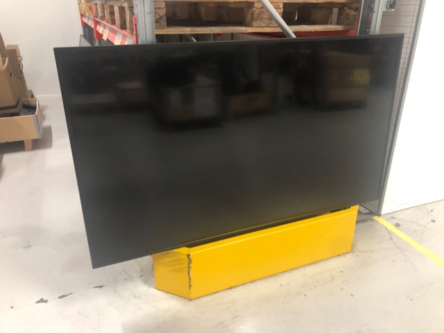 1035244-1 Panasonic TH-65EQ1W 65" TV