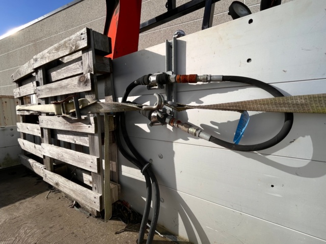 1105548-6 Mercedes-Benz UNIMOG U 1300 L - 1986