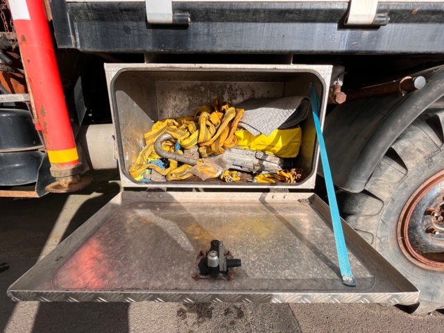 1105548-31 Mercedes-Benz UNIMOG U 1300 L - 1986