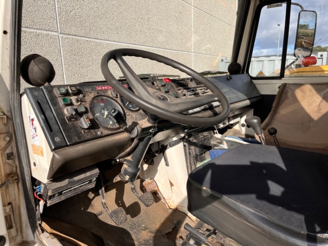 1105548-40 Mercedes-Benz UNIMOG U 1300 L - 1986