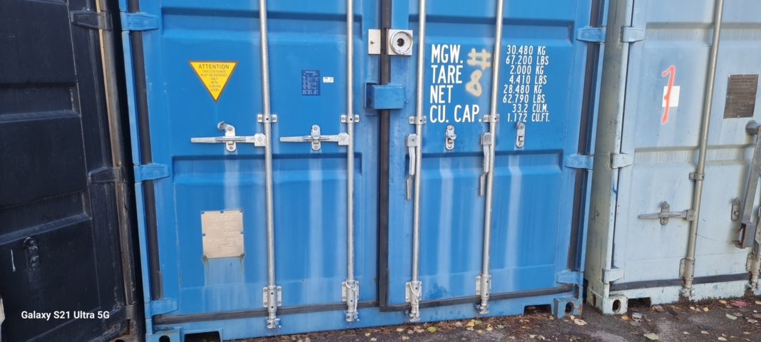 1071218-1 20 ft Container including contents