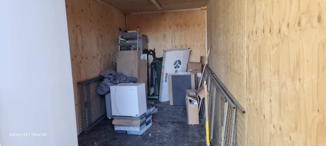 1071218-6 20 ft Container including contents