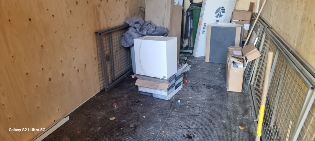 1071218-8 20 ft Container including contents