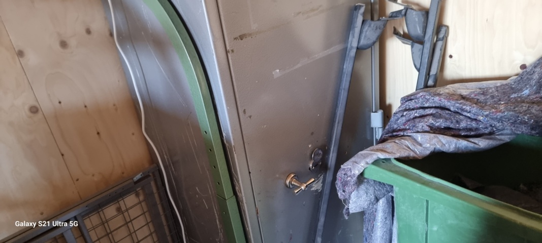 1071218-11 20 ft Container including contents