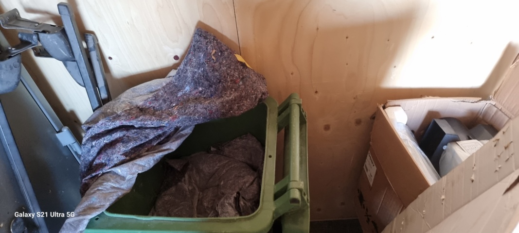 1071218-16 20 ft Container including contents