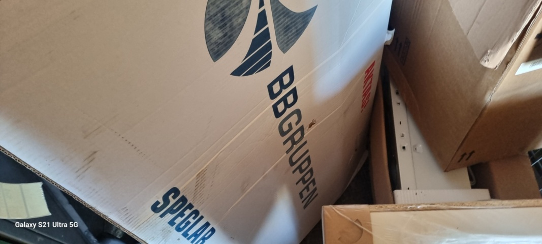 1071218-17 20 ft Container including contents