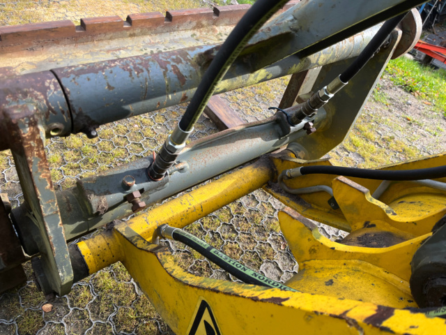 1039648-12 Loader Kramer 380 - 2005