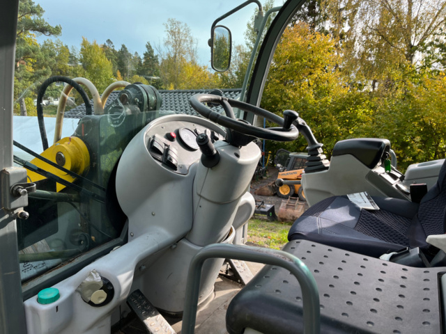 1039648-18 Loader Kramer 380 - 2005